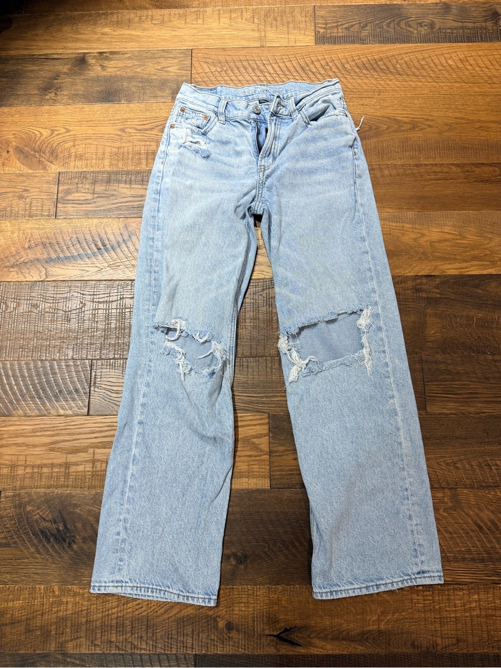 American Eagle Strigid Ripped Baggy Jeans Light Wash Distressed Size 0
